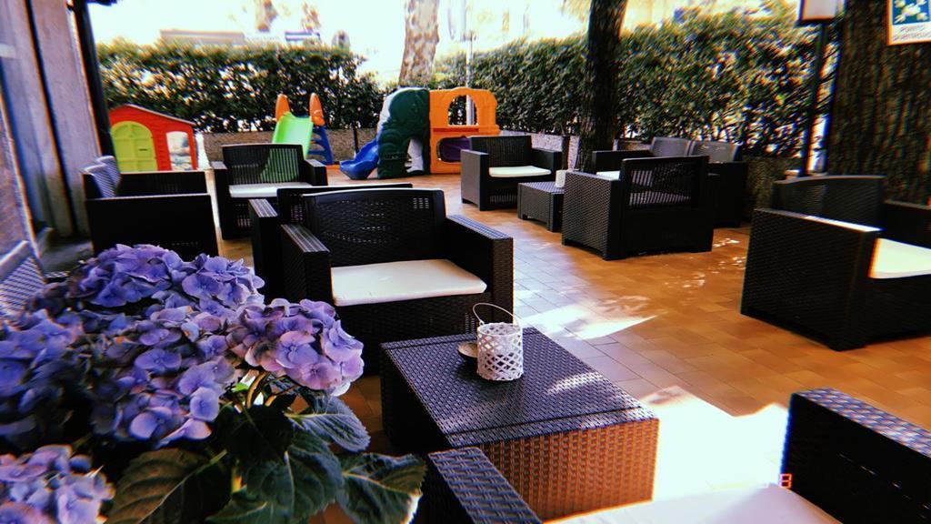 Hotel Modenese Riccione Exterior photo